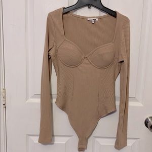 Women bodysuit size L fashion nova